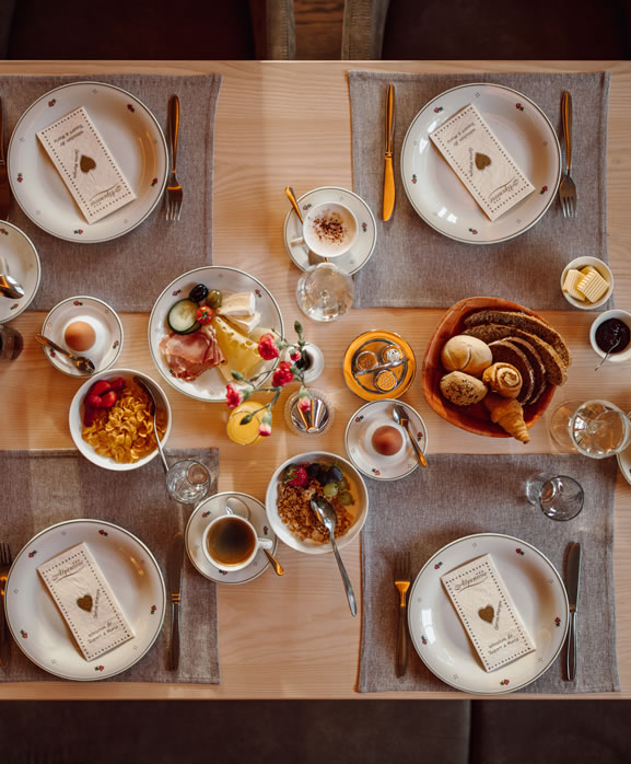 Frühstücksbuffet & Restaurant