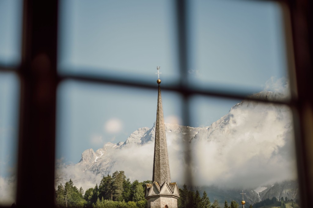 Ausblick zur Kirche und dem Hochkönig