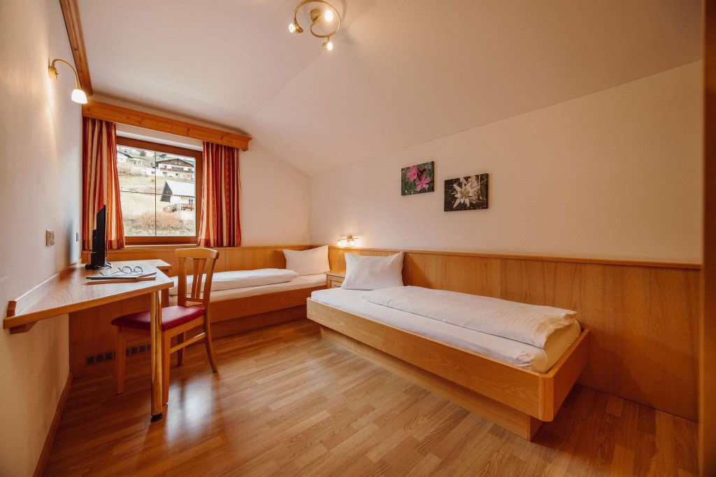 2. Schlafzimmer mit 2 Einzelbetten im Familienzimmer