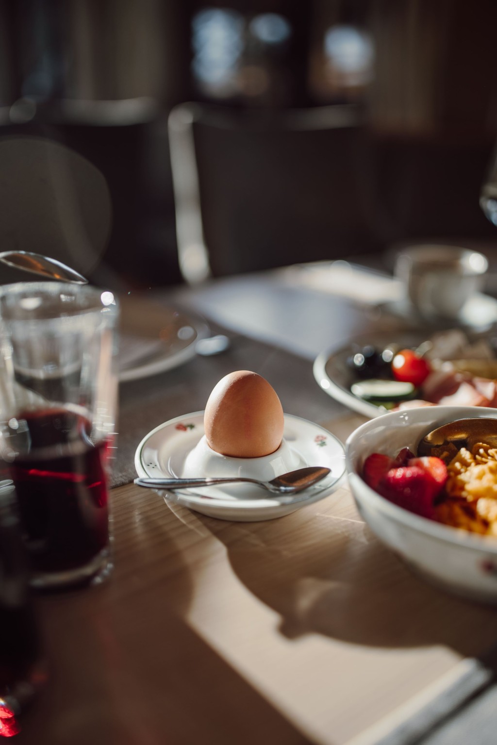 Liebevoll gedeckter Frühstückstisch im Hotel Alpenrose*** in Mühlbach am Hochkönig