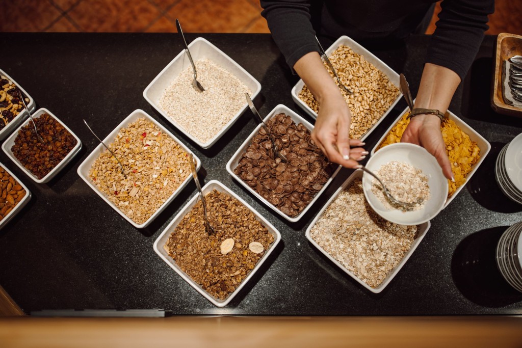 Liebevoll gedeckter Frühstückstisch im Hotel Alpenrose*** in Mühlbach am Hochkönig