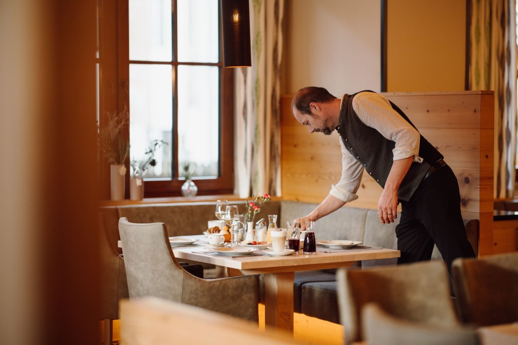 Liebevoll gedeckter Frühstückstisch im Hotel Alpenrose*** in Mühlbach am Hochkönig