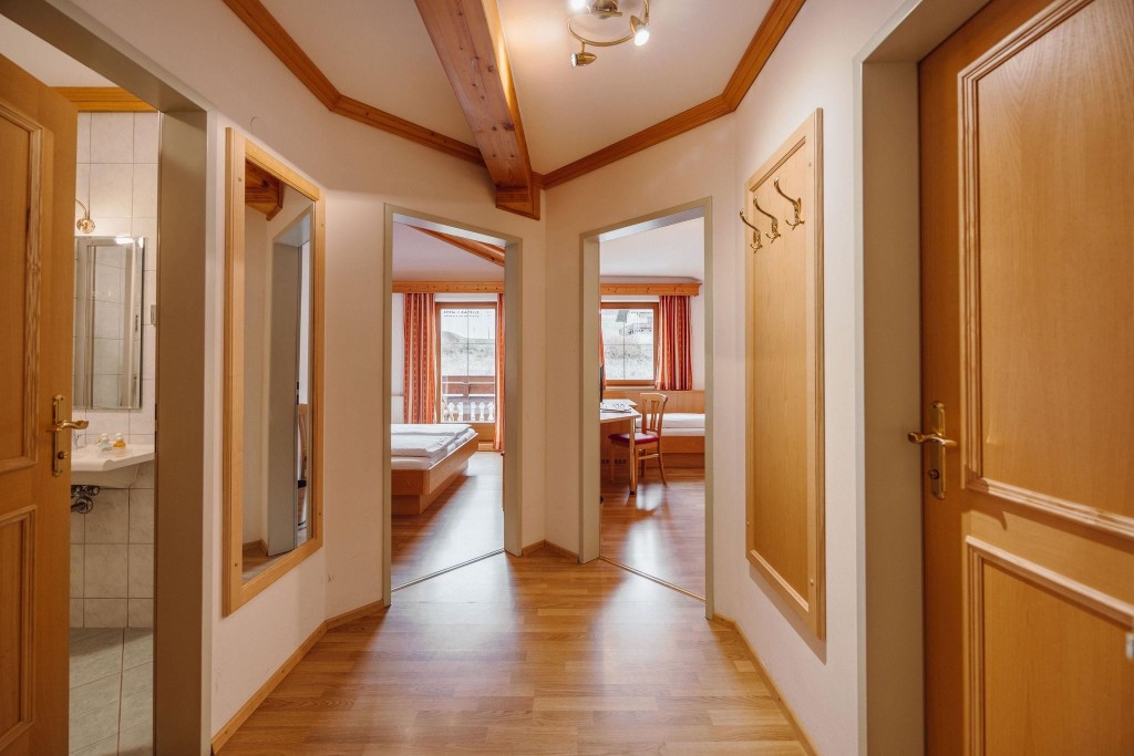 Gemütliche Zimmer für 1 bis 4 Personen mit Dusche/WC, Flat-TV und Frühstücksbuffet