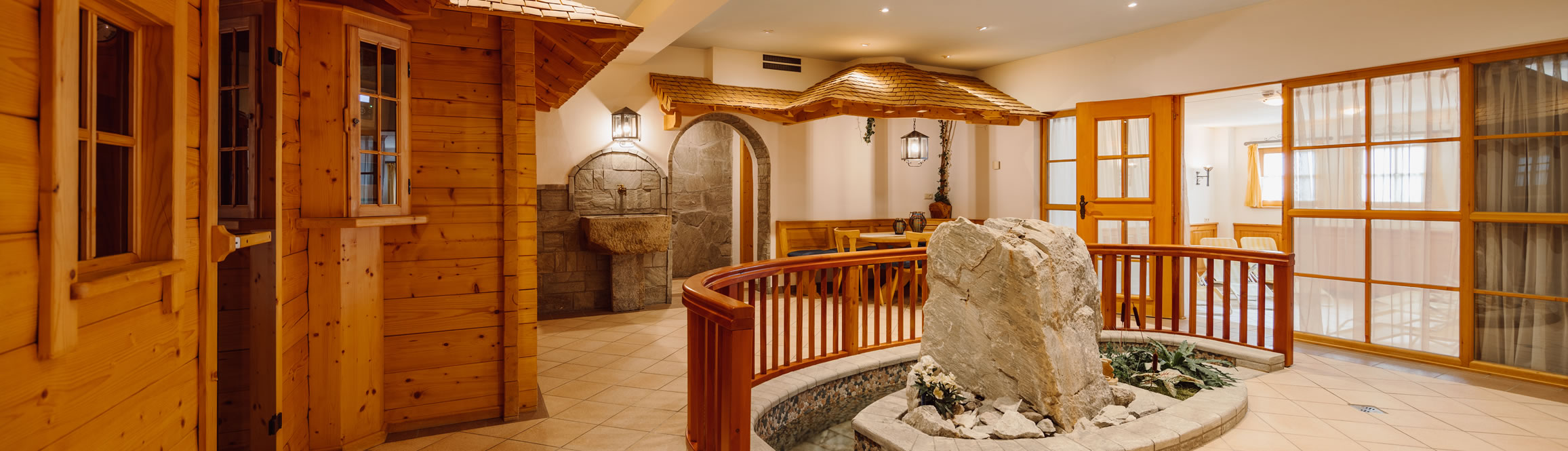 Wellnessbereich mit Sauna und Kneippbecken im Hotel Alpenrose*** in Mühlbach am Hochkönig